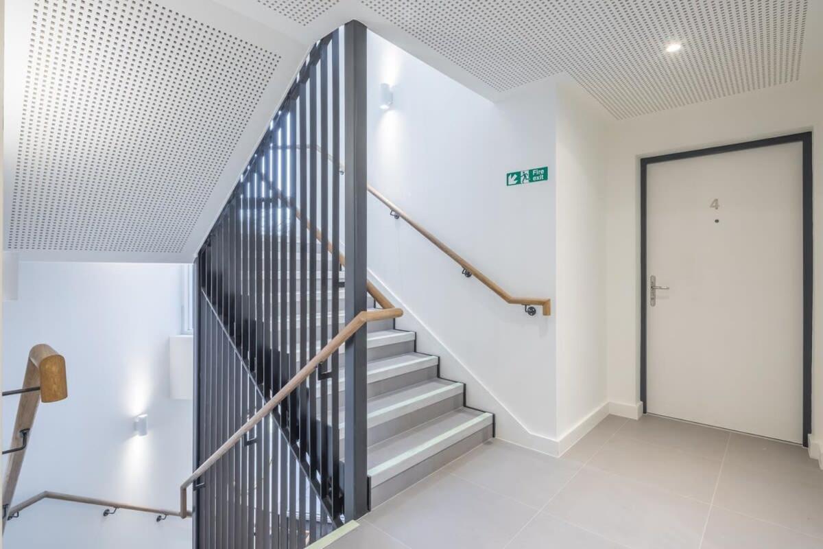 Luxury City Centre Flat With Stunning Water View Apartment